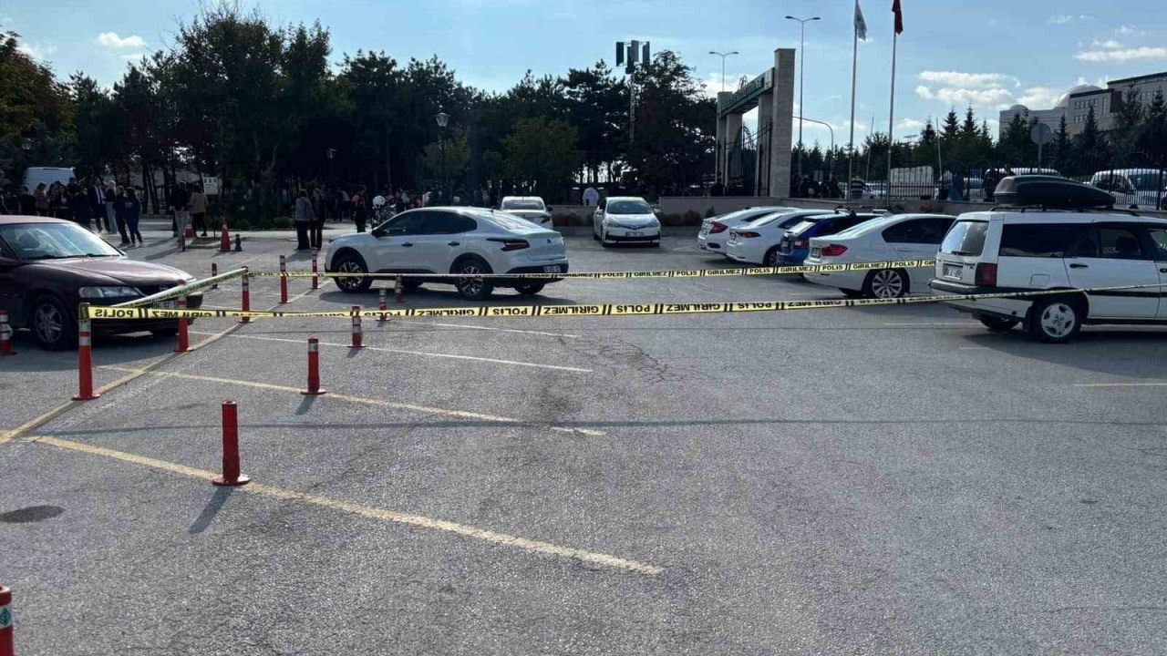 Anayasa Mahkemesi önündeki eylemde kendini vurdu