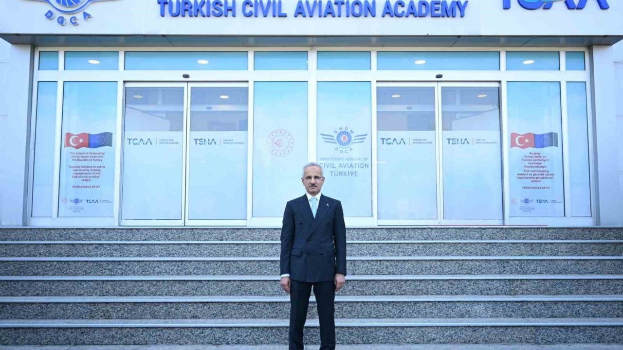 Bakan Uraloğlu: "2030 yılı hedefimiz sürdürülebilir havacılık yakıtı ile karbondioksit emisyonunu yüzde 5 oranında azaltmaktır"
