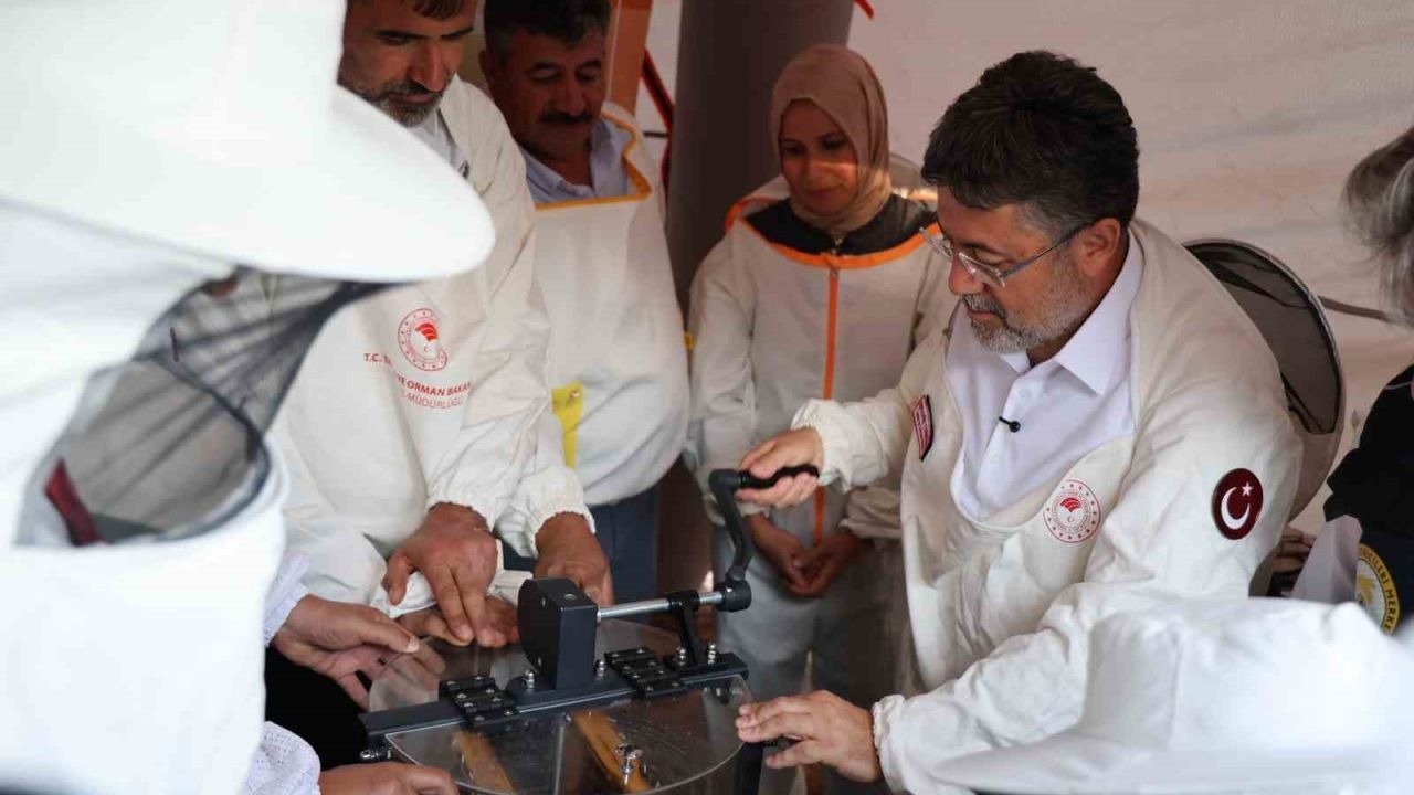 Bakan Yumaklı: "Dünyada arıcılıkta 2. sıradayız"