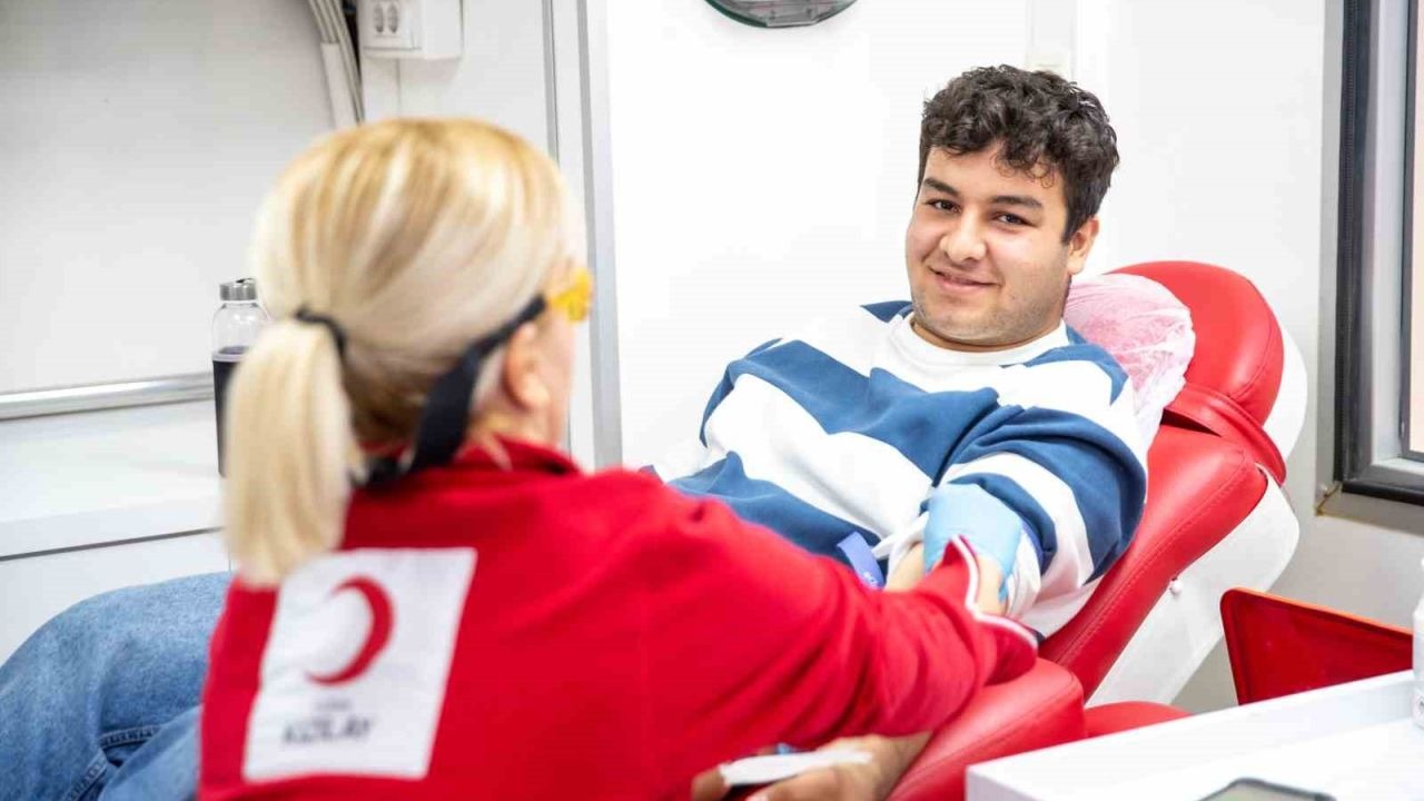 En yüksek kan bağışı oranı 20 yaşındaki gençlerde görüldü