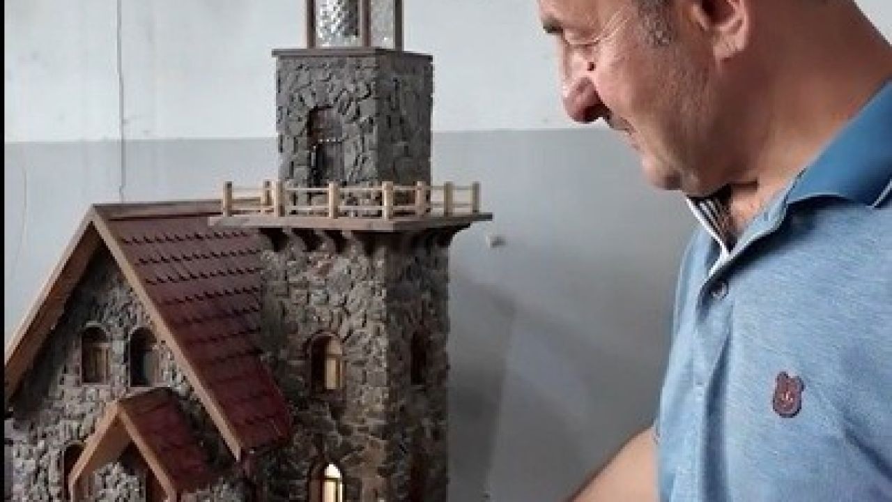 Erzincanlı emekli usta doğadan topladığı taşlarla minyatür evler yapıyor