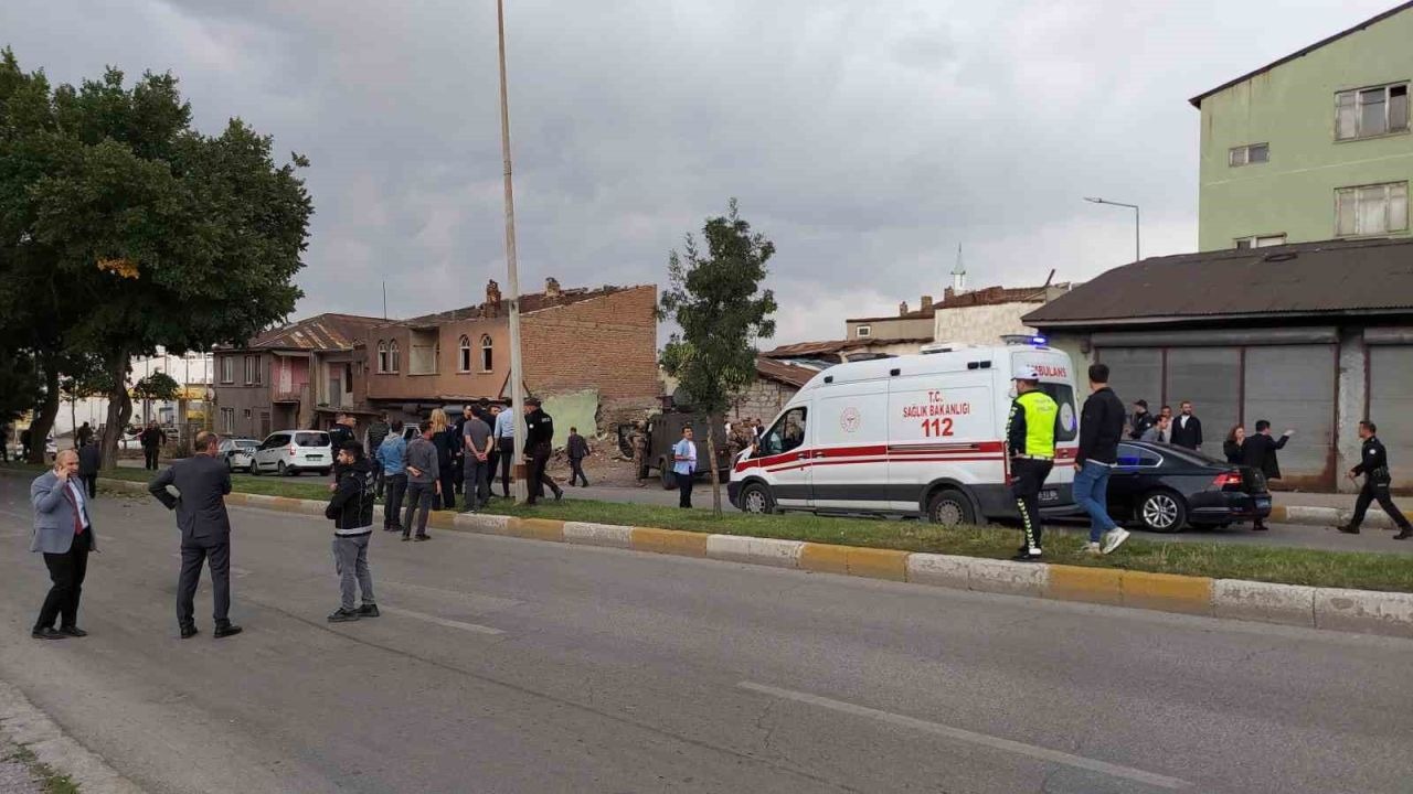 Erzurum’da iki aile arasında silahla çatışma: 1’i polis 12 yaralı
