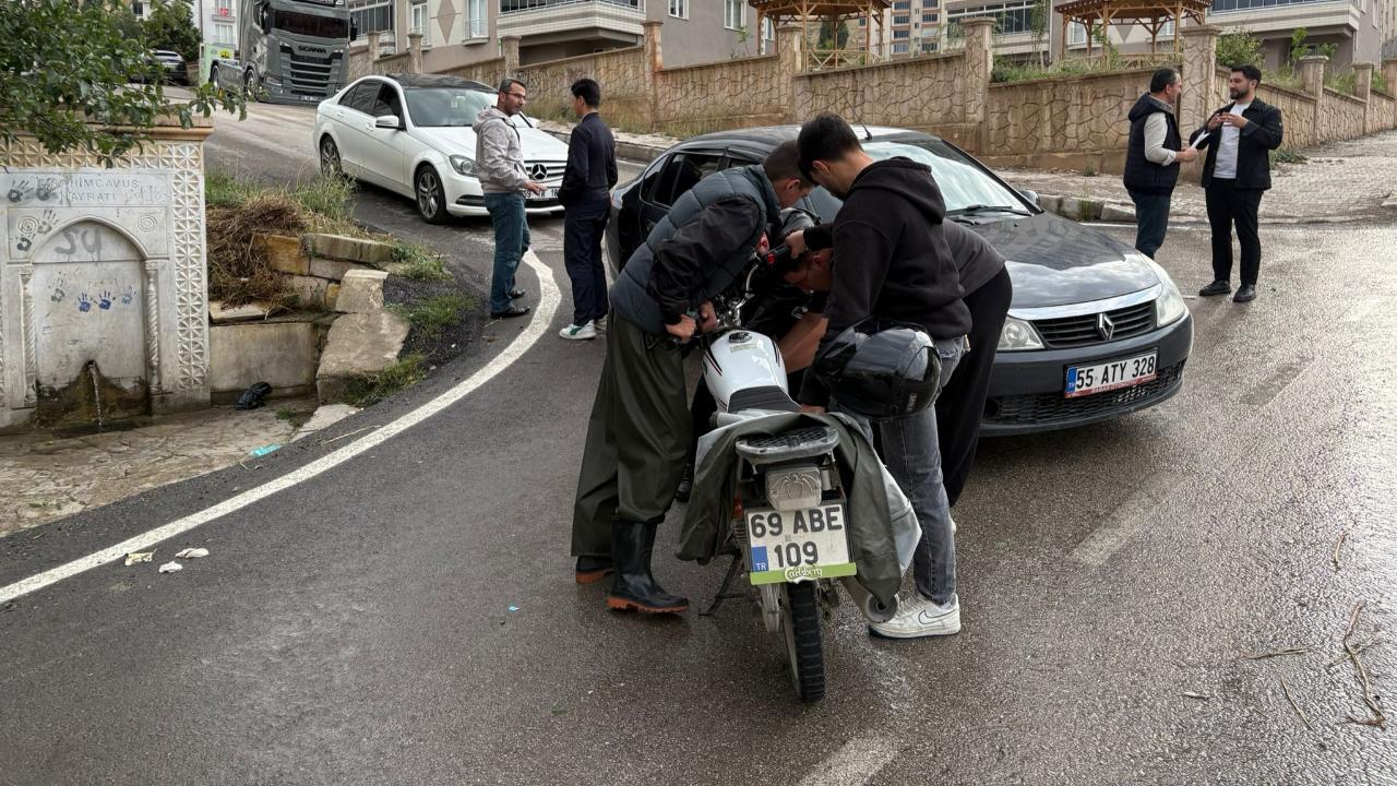 Esentepe Mahallesi’nde kaza: Otomobil ile motosiklet çarpıştı!