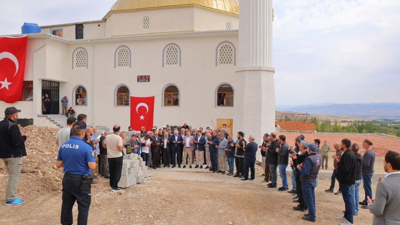 Hacı Abdullah Erdoğan Camii ibadete açıldı
