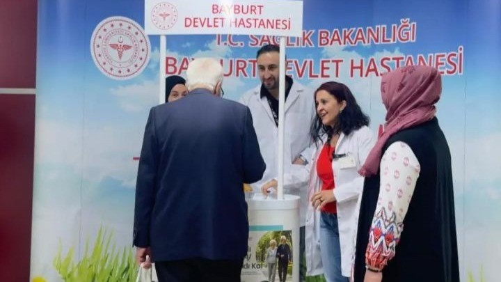 Sağlık çalışanlarına sağlıklı beslenme eğitimi verildi