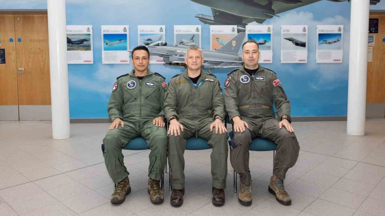 Türk pilotları Eurofighter uçuş eğitimlerine başladı