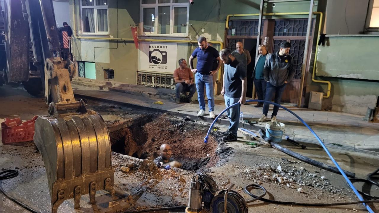 Tuzcuzade Mahallesi’nde su kaçağına hızlı müdahale