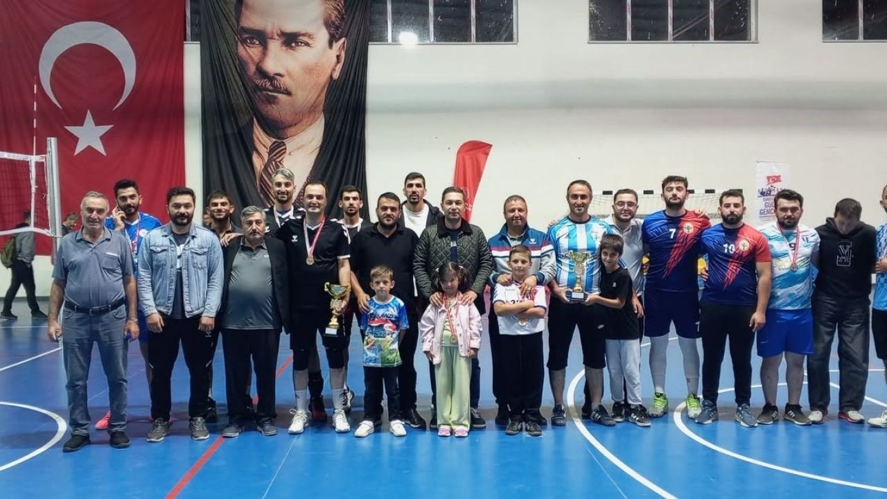 Zafer Kupası’nın şampiyonu Yakutiye Gençlik oldu