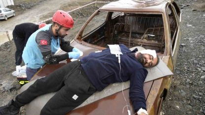 Gümüşhane’de yağış altında heyelan sonrası kaza tatbikatı