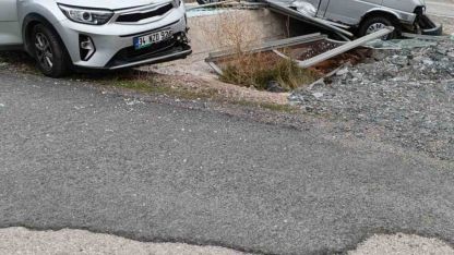 Gümüşhane’de minibüs ile otomobil çarpıştı: 4 yaralı