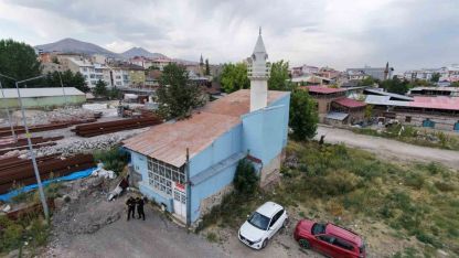 Evden bozma cami, kentsel dönüşümün ortasında zamana direniyor