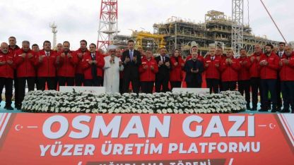 Türkiye’nin ilk yüzer doğalgaz işleme tesisi Osman Gazi, 20 yıl boyunca görev yapacağı Karadeniz’e uğurlandı