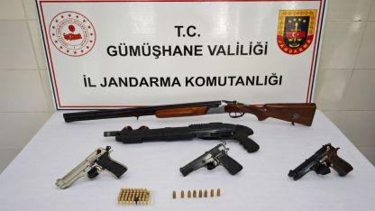 Gümüşhane’de kaçak silah ve içki operasyonu