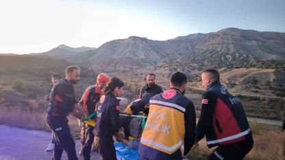 Erzincan’da traktörün altında sıkışan sürücüyü kurtarıldı