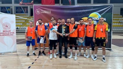 Voleybolda şampiyon Bayburt Valiliği