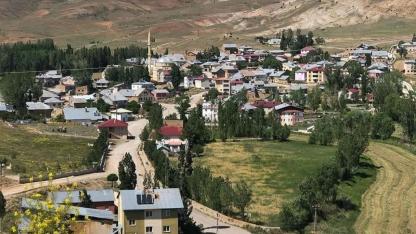 Akşar’da statü heyecanı: Kapatılan belediye yeniden açılıyor mu?