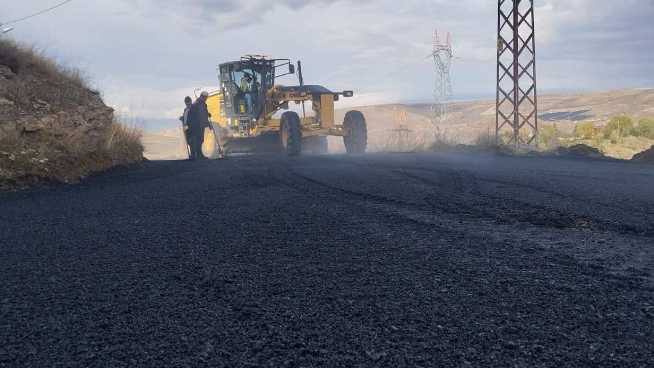 Bayburt Belediyesi’nden kış öncesi asfalt seferberliği!