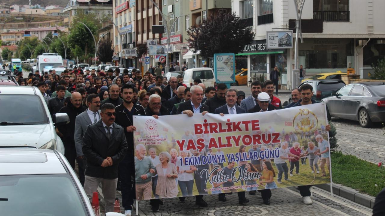 Bayburt’ta Dünya Yaşlılar Günü’ne özel yürüyüş: “Birlikte yaş alıyoruz”