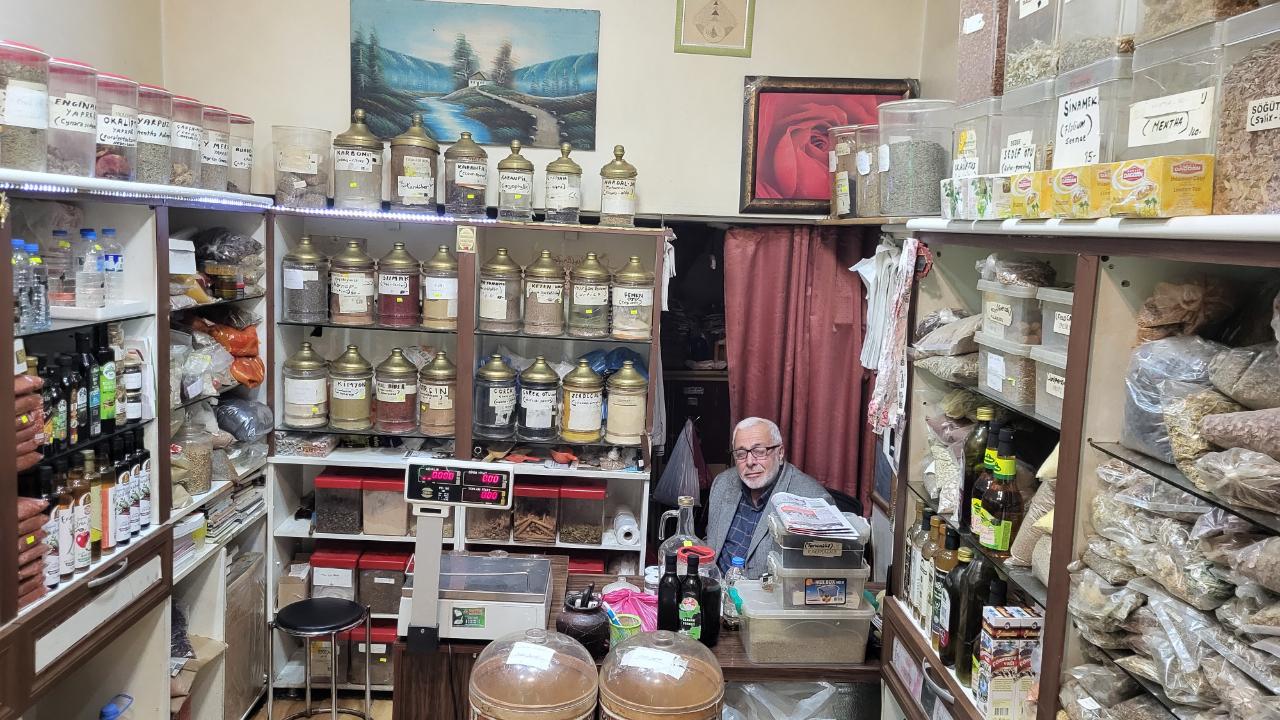 Bayburt’ta soğuk algınlığı vakaları artışta: Aktarın reçetesi bal, sirke ve zencefil!