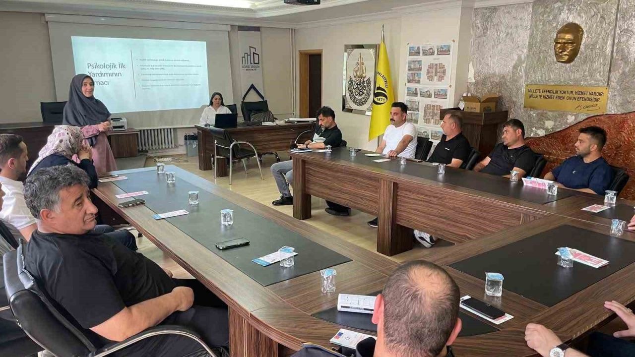 Belediye personeline psikolojik ilk yardım eğitimi verildi