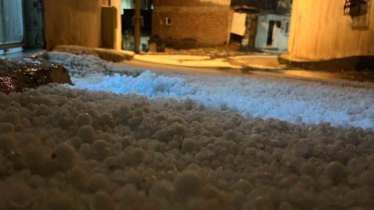 Fındık büyüklüğünde dolu yağdı!