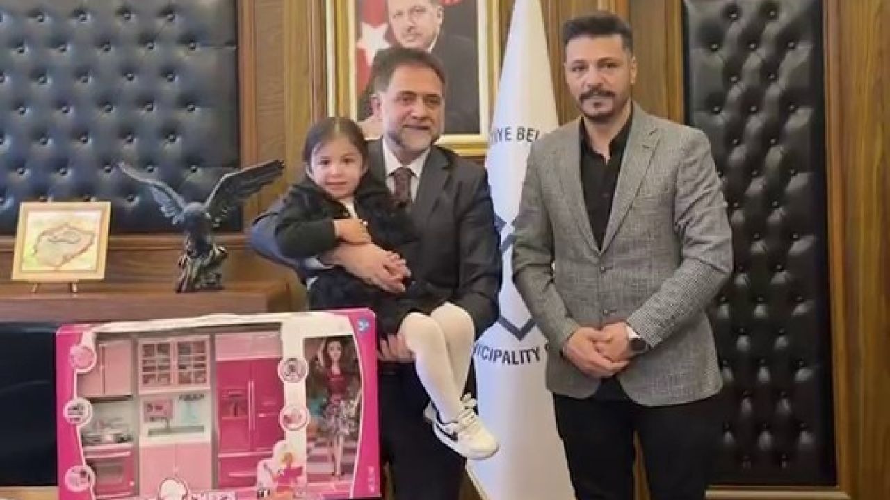 Her akşam yollarını gözlüyordu: Temizlik işçilerinin minik hayranı belediye başkanının misafiri oldu
