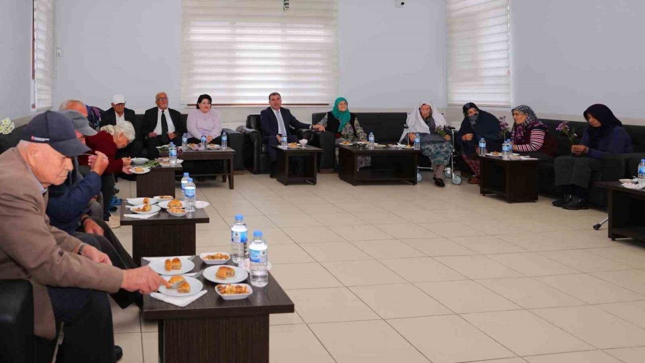 Huzurevi sakinlerinin ’Yaşlılar Günü’ kutlandı