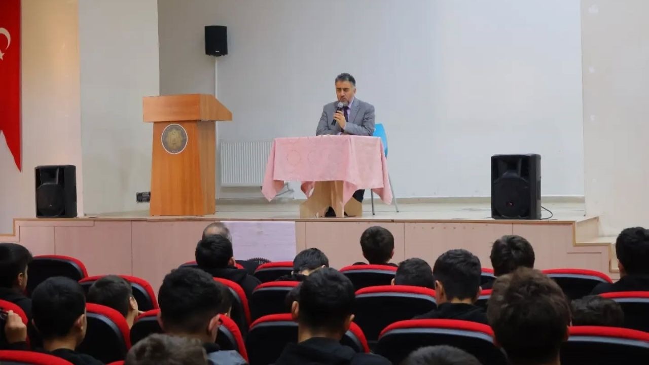 İl Müftüsü Bektaş  öğrencilerle bir araya geldi