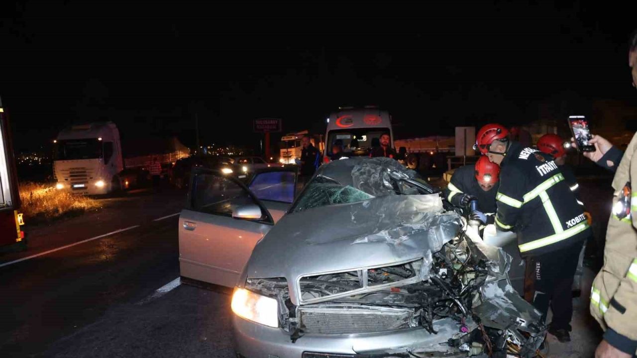 Nevşehir’de feci kaza: Otomobil tıra çarptı, 2 kişi hayatını kaybetti