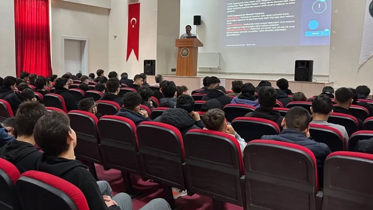 Öğrencilere siber güvenlik eğitimi verildi