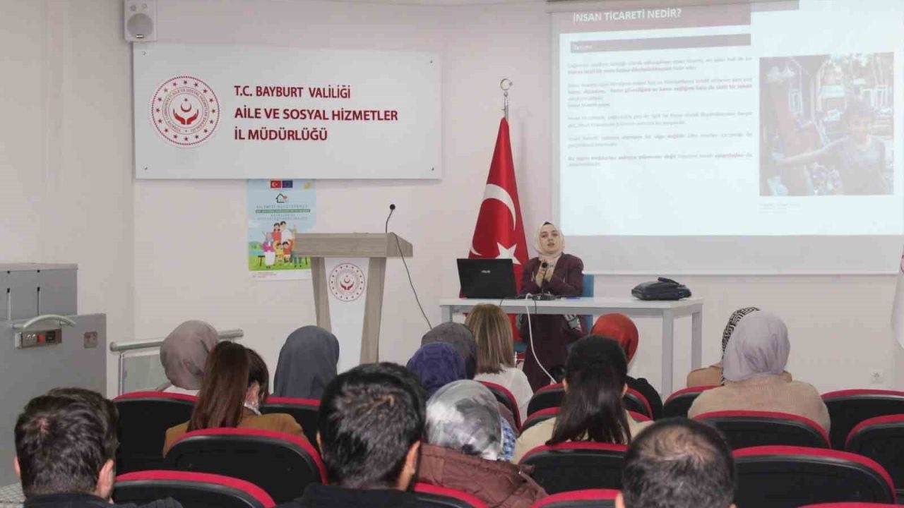 Sosyal hizmet personeli insan ticaretiyle mücadele konusunda bilgilendirildi