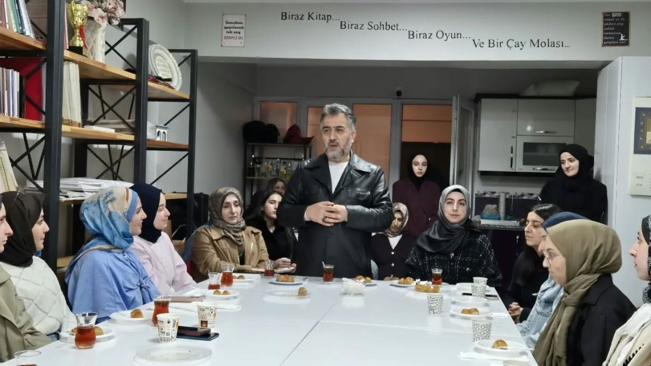 Üniversite öğrencileriyle hadis sohbeti yapıldı